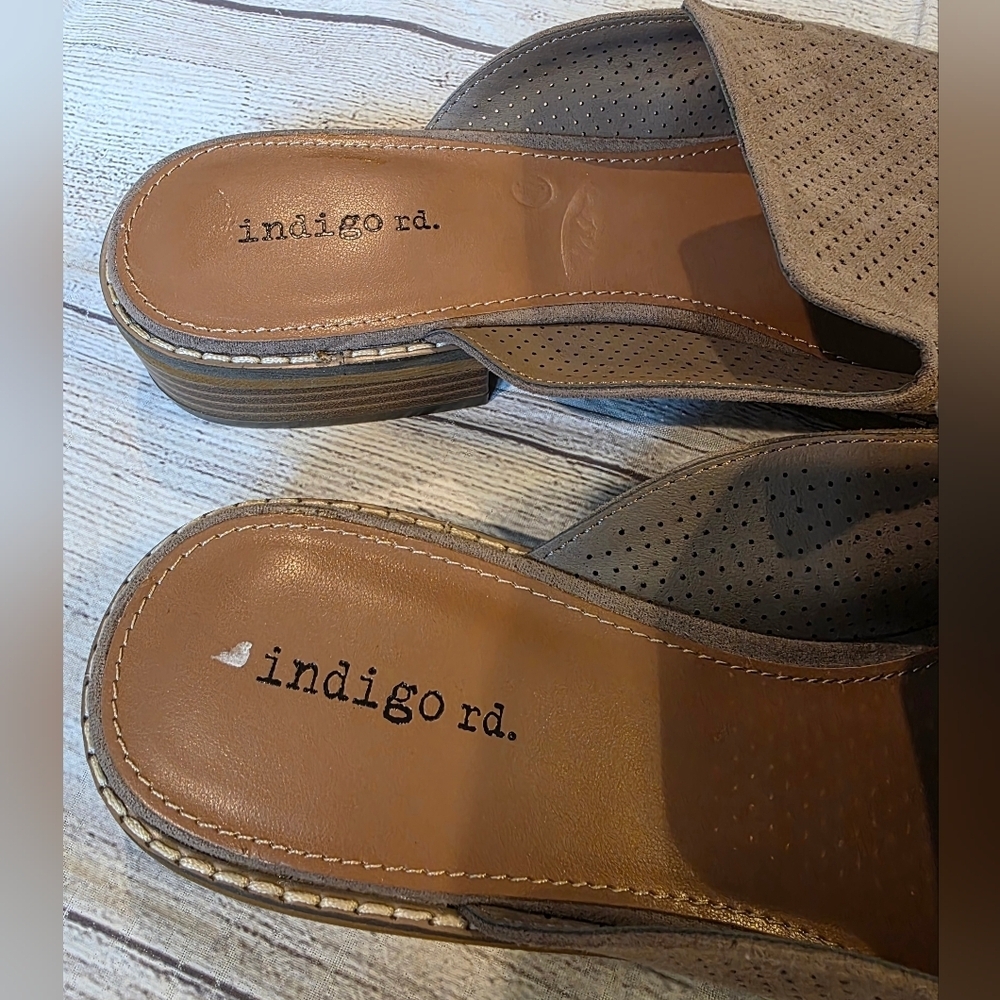 Indigo Rd. Size 10 Hayze Faux Suede Perforated Slip On Taupe Mule Almond Toe New - Picture 3 of 8